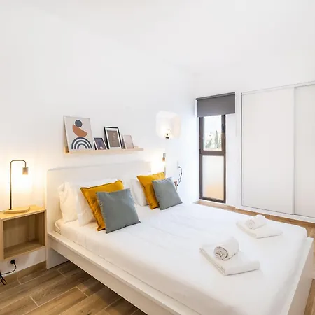 #011 T1 Libertos By Holidays *